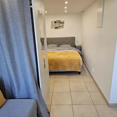 Apartment Entier Independant Dans Maison Rueil-Malmaison