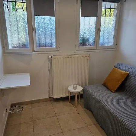 Entier Indépendant Dans Maison *