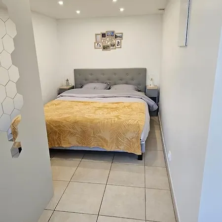 Entier Independant Dans Maison *
